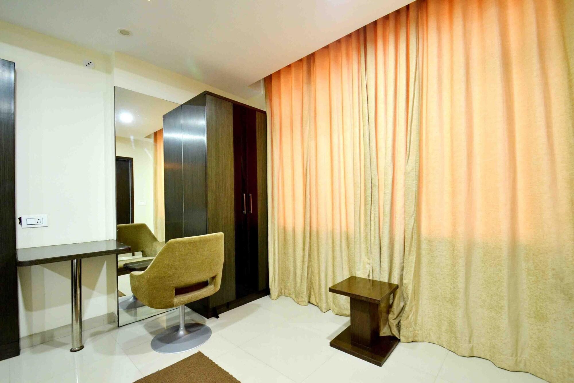 Capital O 1546 The Sensation Hotel Indore Buitenkant foto