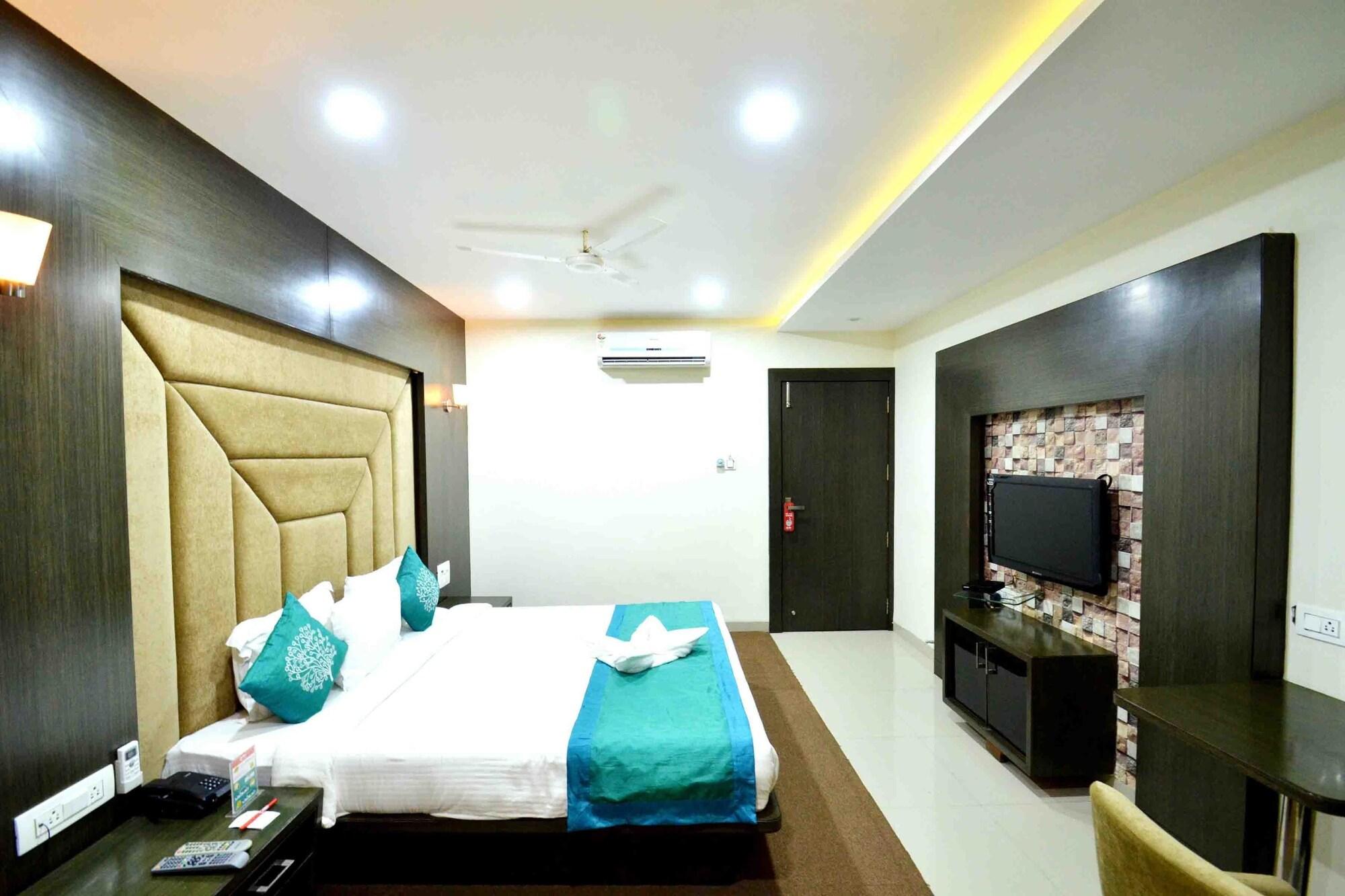 Capital O 1546 The Sensation Hotel Indore Buitenkant foto
