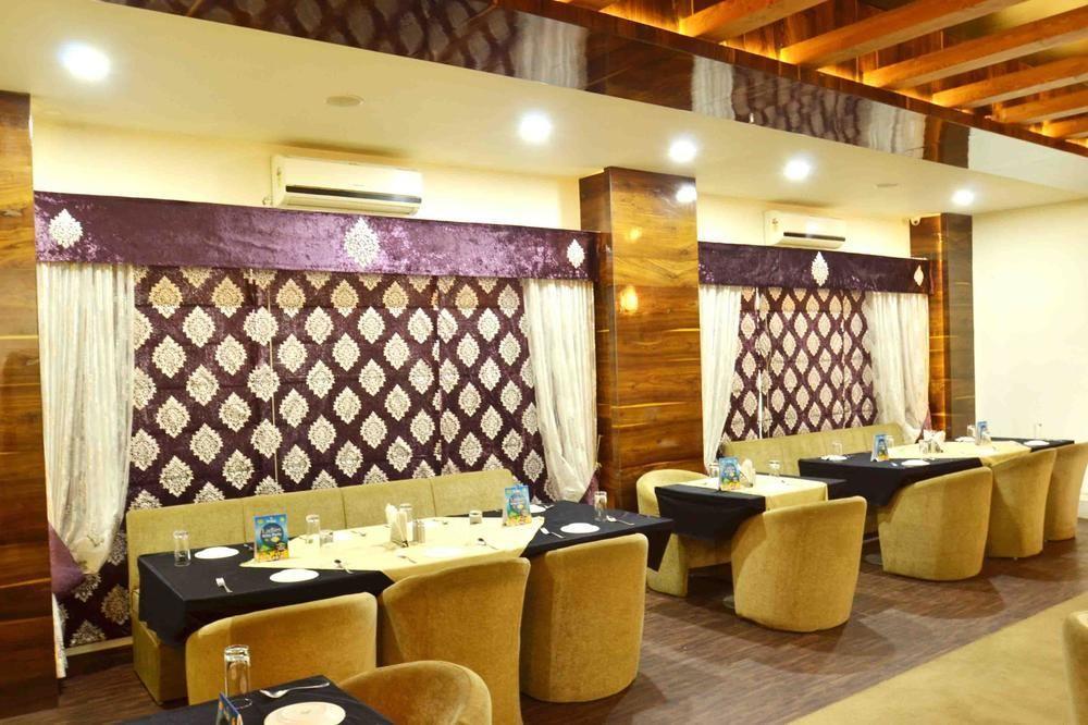 Capital O 1546 The Sensation Hotel Indore Buitenkant foto