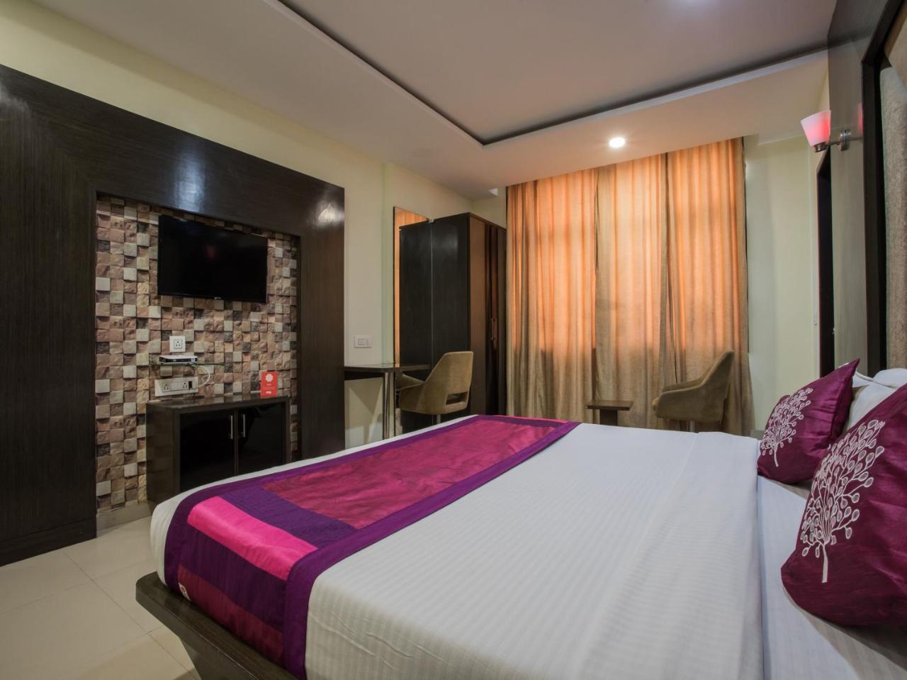 Capital O 1546 The Sensation Hotel Indore Buitenkant foto
