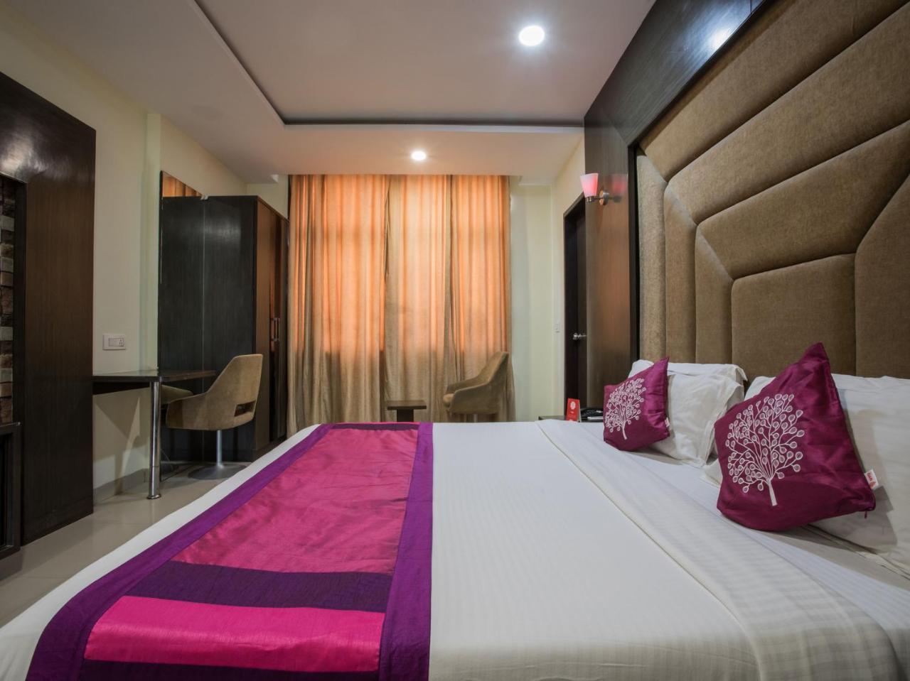 Capital O 1546 The Sensation Hotel Indore Buitenkant foto