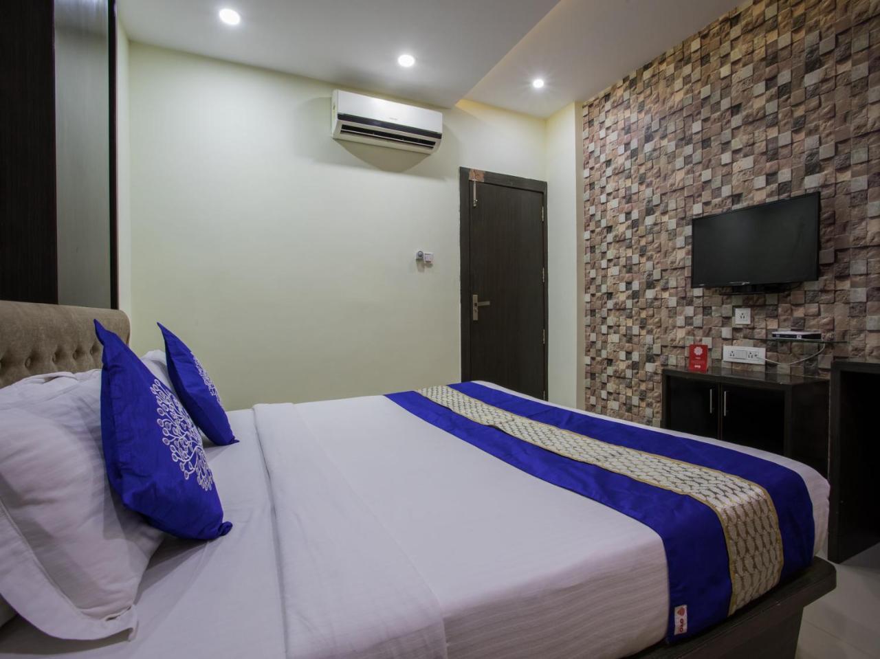 Capital O 1546 The Sensation Hotel Indore Buitenkant foto