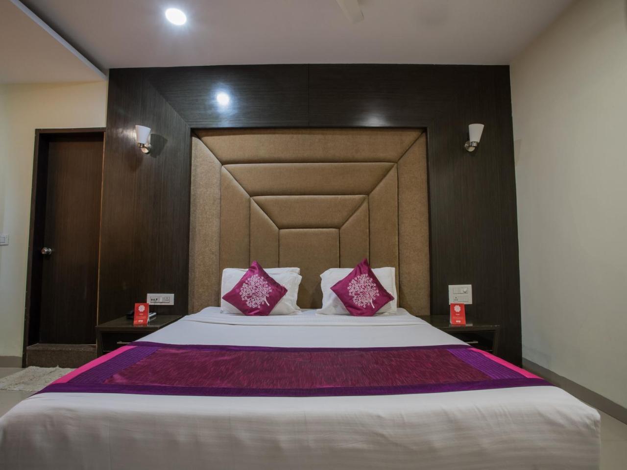 Capital O 1546 The Sensation Hotel Indore Buitenkant foto
