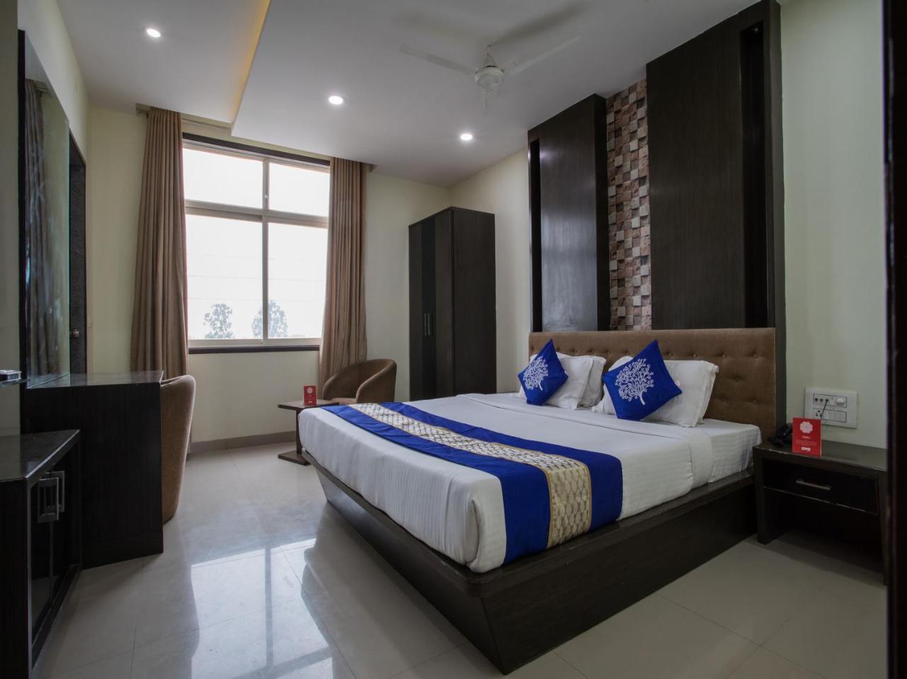 Capital O 1546 The Sensation Hotel Indore Buitenkant foto