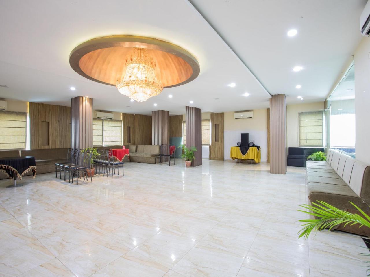 Capital O 1546 The Sensation Hotel Indore Buitenkant foto